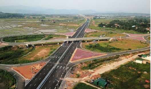 UBND tỉnh Lâm Đồng vừa thúc đẩy tiến độ, phấn đấu khởi công tuyến cao tốc Bảo Lộc - Liên Khương vào tháng 11/2022.