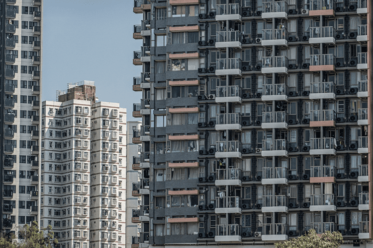 Tại sao Hồng Kông lại xây các căn hộ chỉ nhỏ bằng chỗ đậu xe?